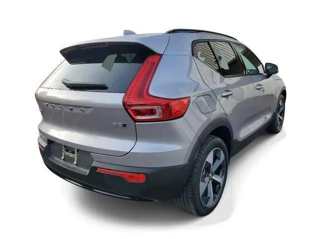 2026 Volvo XC40 Plus, B5 AWD Gas (mild hybrid), Dark