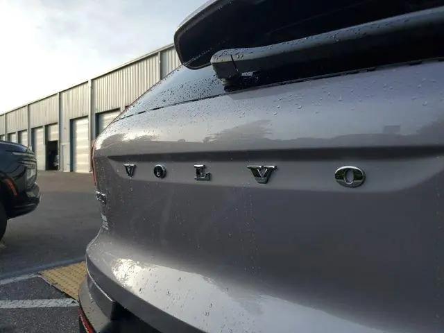 2026 Volvo XC40 Plus, B5 AWD Gas (mild hybrid), Dark