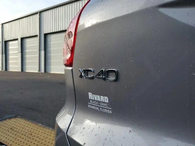 2026 Volvo XC40 Plus, B5 AWD Gas (mild hybrid), Dark