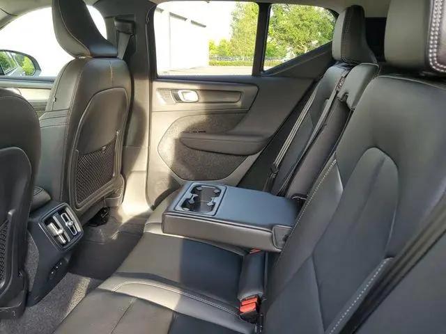 2026 Volvo XC40 Plus, B5 AWD Gas (mild hybrid), Dark
