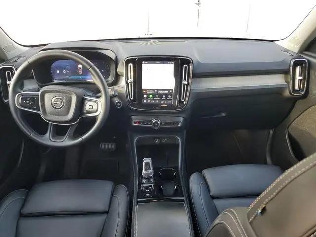 2026 Volvo XC40 Plus, B5 AWD Gas (mild hybrid), Dark