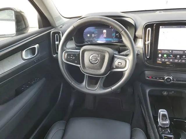 2026 Volvo XC40 Plus, B5 AWD Gas (mild hybrid), Dark