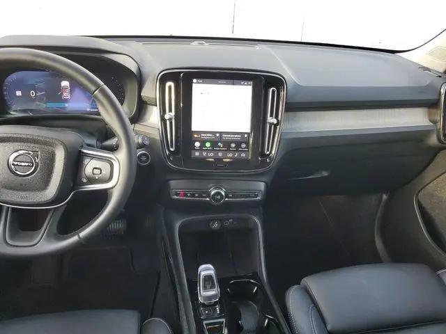 2026 Volvo XC40 Plus, B5 AWD Gas (mild hybrid), Dark