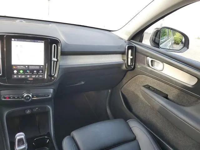 2026 Volvo XC40 Plus, B5 AWD Gas (mild hybrid), Dark