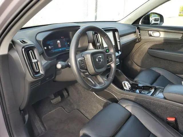 2026 Volvo XC40 Plus, B5 AWD Gas (mild hybrid), Dark