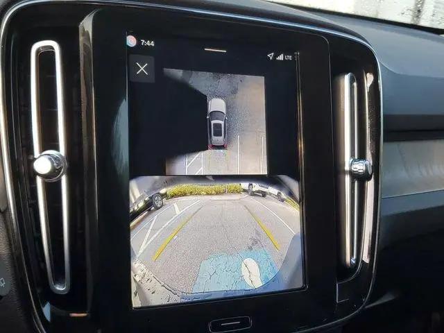 2026 Volvo XC40 Plus, B5 AWD Gas (mild hybrid), Dark