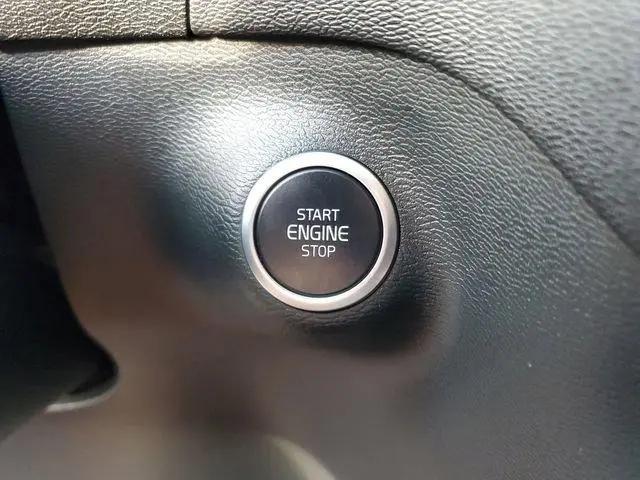 2026 Volvo XC40 Plus, B5 AWD Gas (mild hybrid), Dark