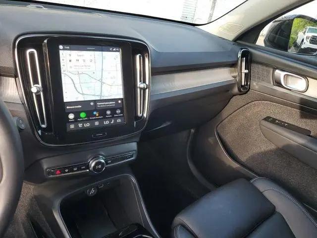 2026 Volvo XC40 Plus, B5 AWD Gas (mild hybrid), Dark