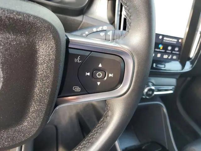 2026 Volvo XC40 Plus, B5 AWD Gas (mild hybrid), Dark
