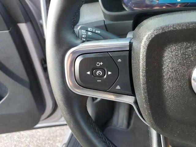2026 Volvo XC40 Plus, B5 AWD Gas (mild hybrid), Dark