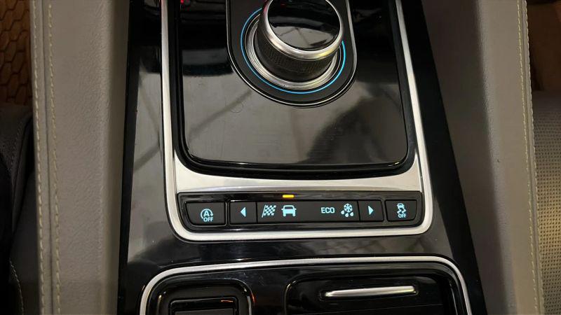 2018 Jaguar F-PACE 25t R-Sport