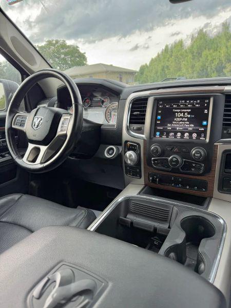 2017 Ram 1500 Laramie Crew Cab 4x4 5'7" Box