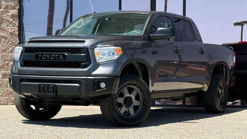 2017 Toyota Tundra SR5 5.7L V8