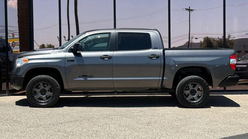 2017 Toyota Tundra SR5 5.7L V8