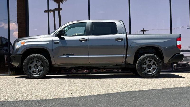 2017 Toyota Tundra SR5 5.7L V8