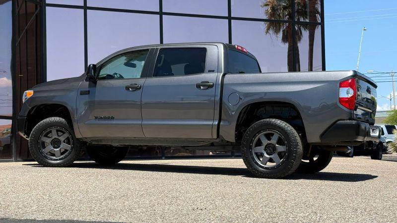 2017 Toyota Tundra SR5 5.7L V8
