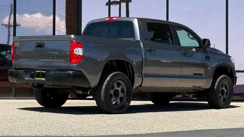 2017 Toyota Tundra SR5 5.7L V8