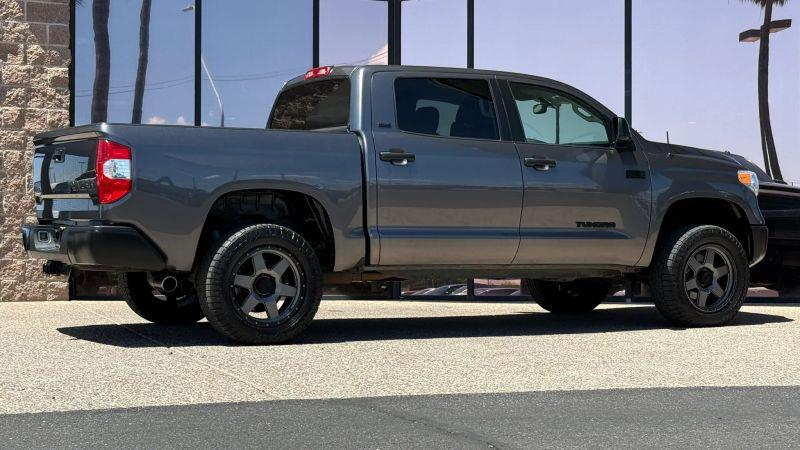 2017 Toyota Tundra SR5 5.7L V8