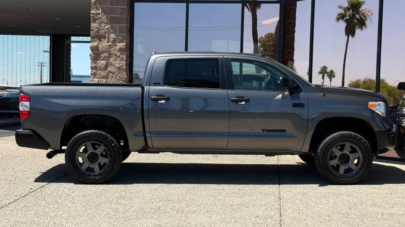 2017 Toyota Tundra SR5 5.7L V8