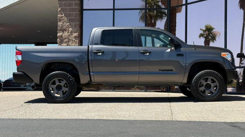 2017 Toyota Tundra SR5 5.7L V8