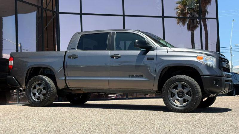 2017 Toyota Tundra SR5 5.7L V8