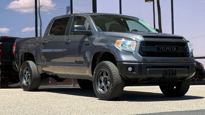 2017 Toyota Tundra SR5 5.7L V8