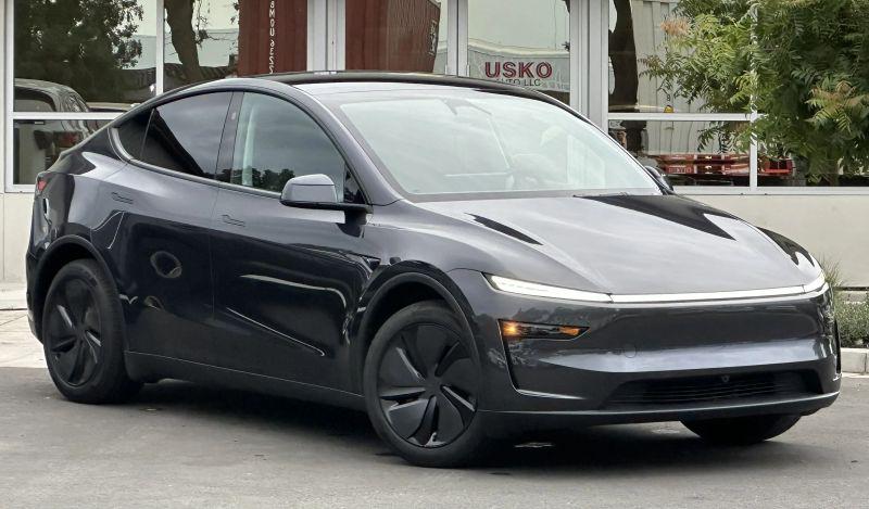 2026 Tesla Model Y Premium Rear-Wheel Drive