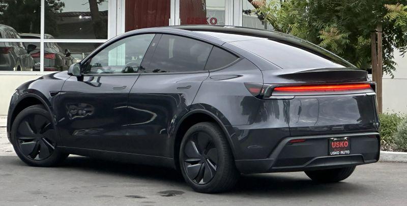 2026 Tesla Model Y Premium Rear-Wheel Drive