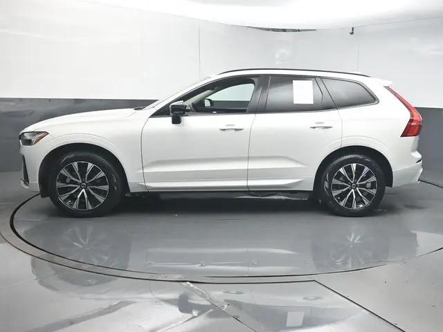 2024 Volvo XC60 B5 Core Dark Theme