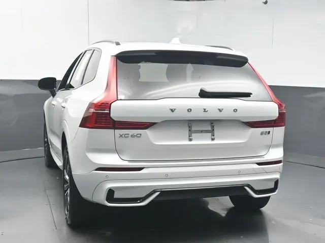 2024 Volvo XC60 B5 Core Dark Theme