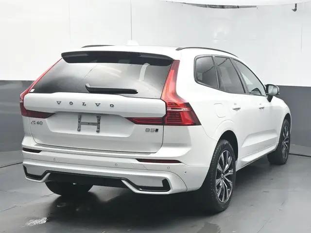 2024 Volvo XC60 B5 Core Dark Theme