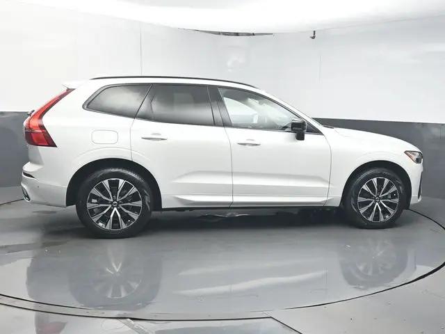 2024 Volvo XC60 B5 Core Dark Theme