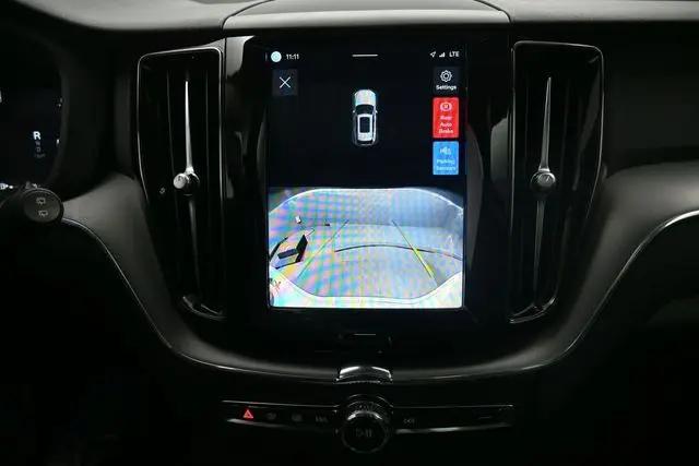 2024 Volvo XC60 B5 Core Dark Theme