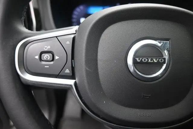 2024 Volvo XC60 B5 Core Dark Theme