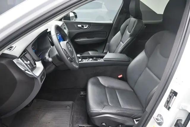 2024 Volvo XC60 B5 Core Dark Theme