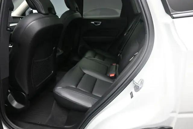 2024 Volvo XC60 B5 Core Dark Theme