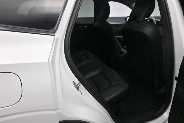 2024 Volvo XC60 B5 Core Dark Theme