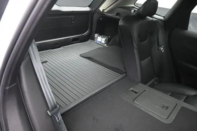 2024 Volvo XC60 B5 Core Dark Theme