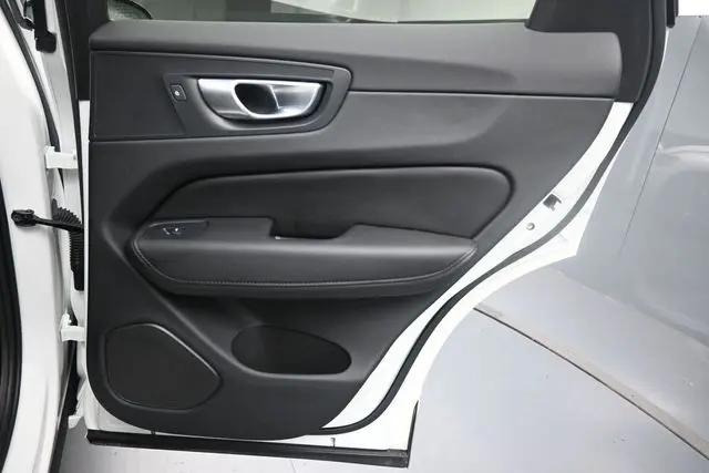2024 Volvo XC60 B5 Core Dark Theme