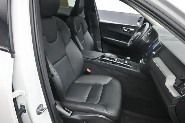 2024 Volvo XC60 B5 Core Dark Theme