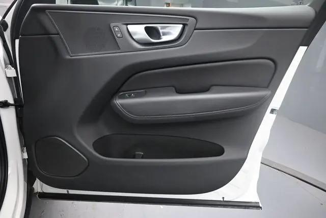 2024 Volvo XC60 B5 Core Dark Theme