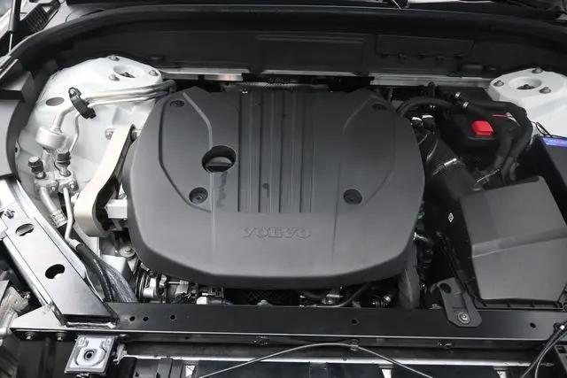 2024 Volvo XC60 B5 Core Dark Theme