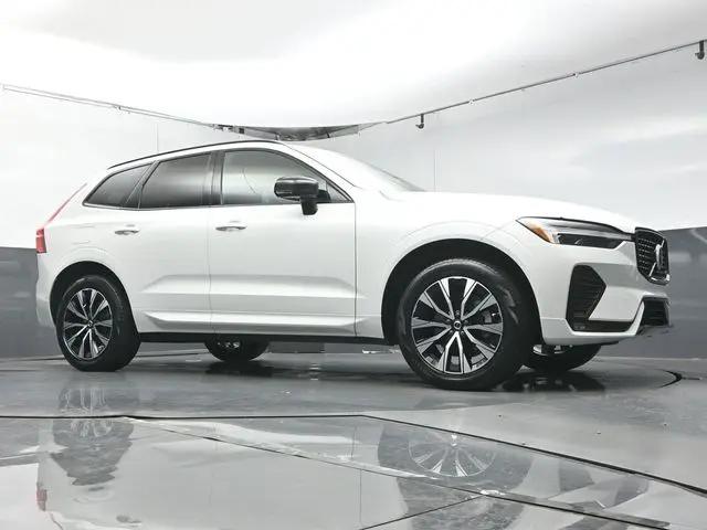2024 Volvo XC60 B5 Core Dark Theme