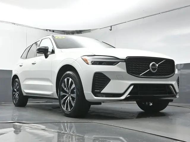 2024 Volvo XC60 B5 Core Dark Theme