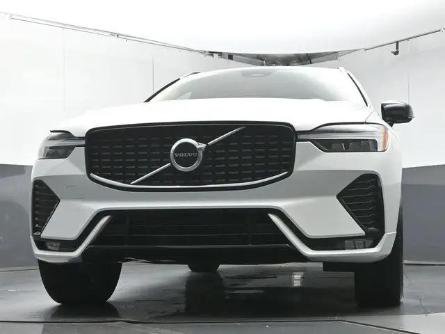 2024 Volvo XC60 B5 Core Dark Theme