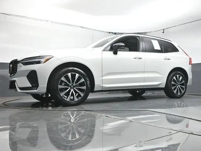 2024 Volvo XC60 B5 Core Dark Theme