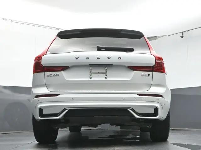 2024 Volvo XC60 B5 Core Dark Theme