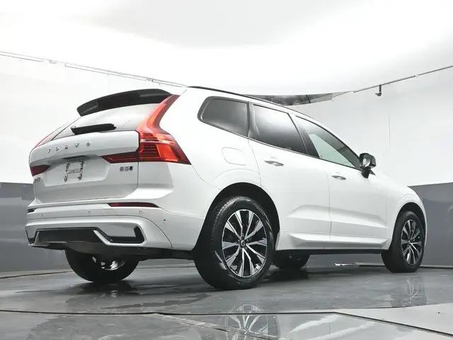 2024 Volvo XC60 B5 Core Dark Theme