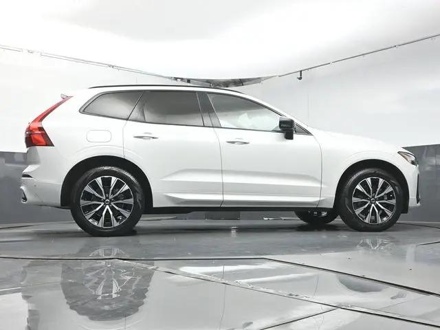 2024 Volvo XC60 B5 Core Dark Theme