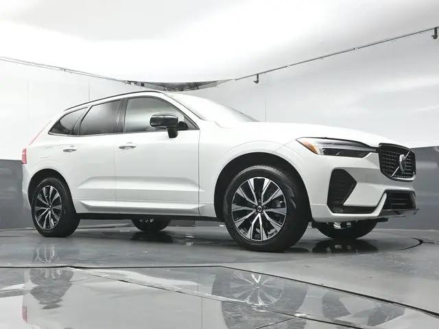 2024 Volvo XC60 B5 Core Dark Theme